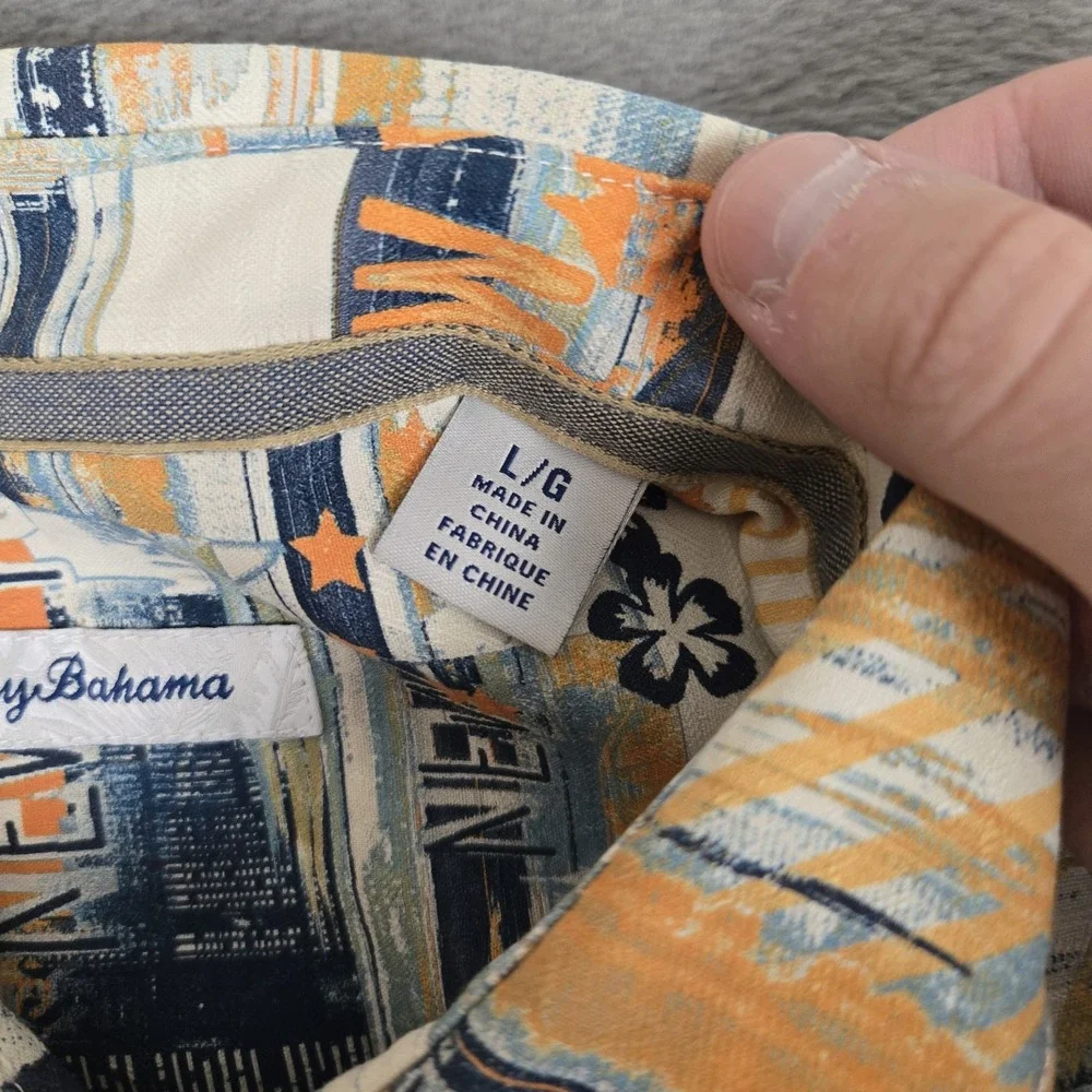 Tommy Bahama Shirt Mens Large 100% Silk Camp New York City AOP Print Hawaiian